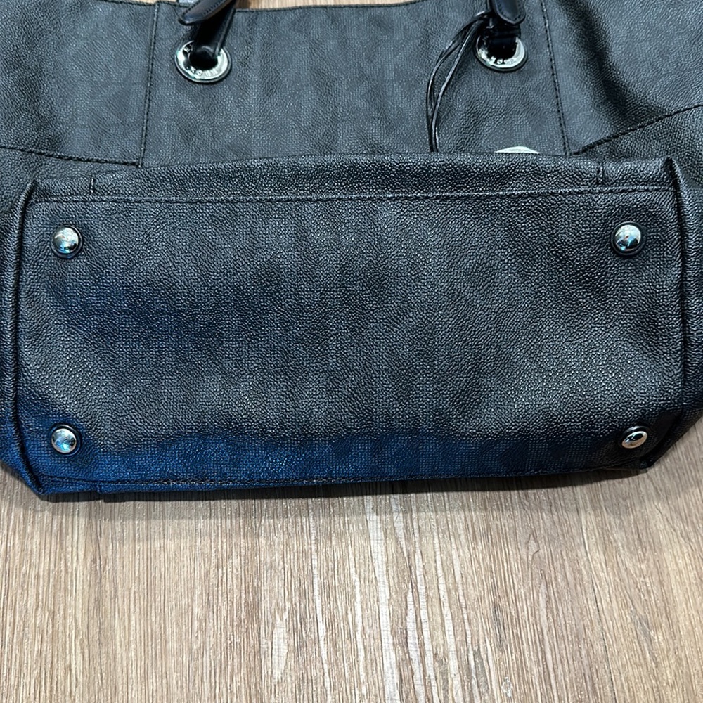 Michael Kors Jet Setter Tote Bag - Picture 3 of 8